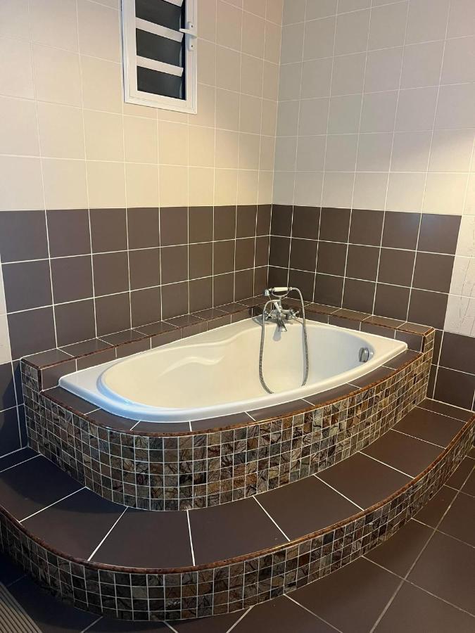 Villa Le Vieux Poirier A La Plaine Des Cafres à Le Tampon Extérieur photo